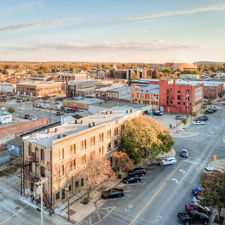 Deluxe Studio In Historic Downtown Building! Bartlesville Kültér fotó