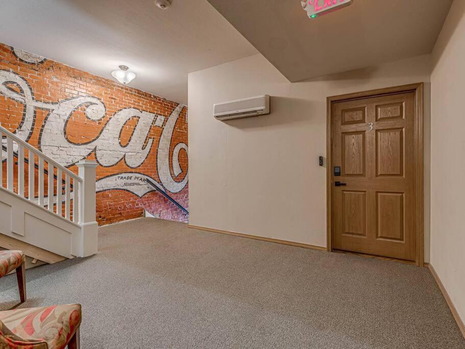 Deluxe Studio In Historic Downtown Building! Bartlesville Kültér fotó